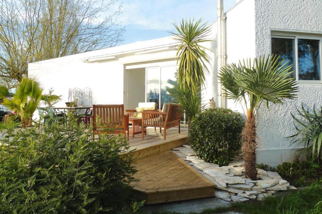Holiday Home With Indoor Pool, Le Porge Exteriör bild