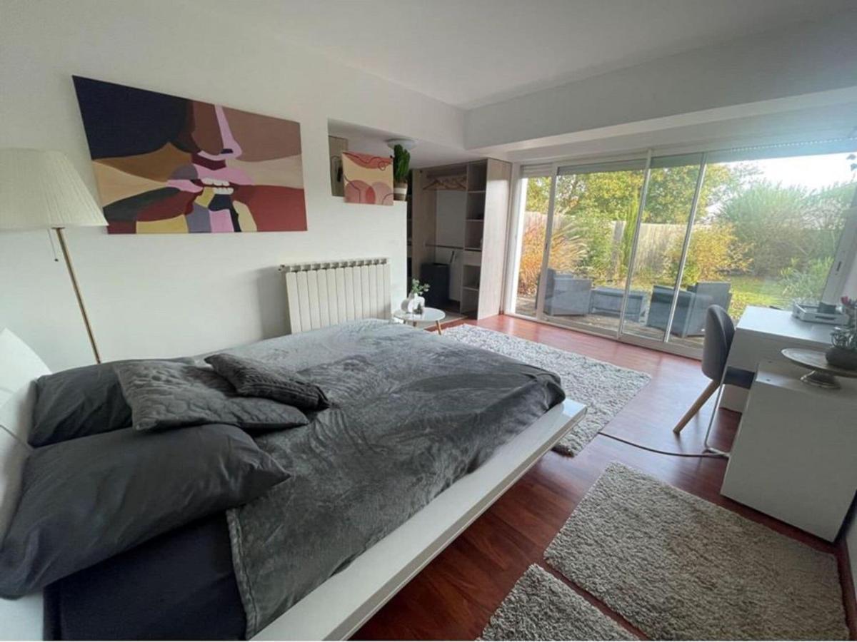 Holiday Home With Indoor Pool, Le Porge Exteriör bild