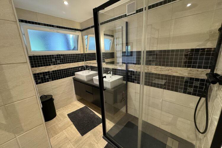 Holiday Home With Indoor Pool, Le Porge Exteriör bild