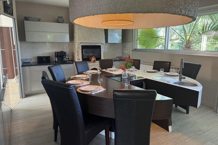 Holiday Home With Indoor Pool, Le Porge Exteriör bild
