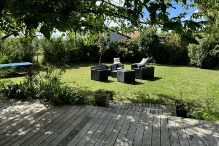 Holiday Home With Indoor Pool, Le Porge Exteriör bild